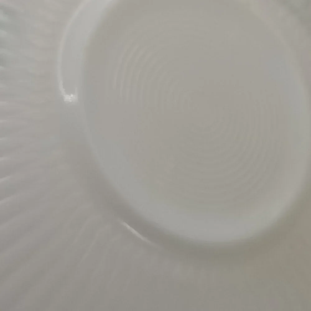 PETALWARE Milk Glass Dinner Plate Florette Pattern Vtg 11" Round - Picture 6 of 7